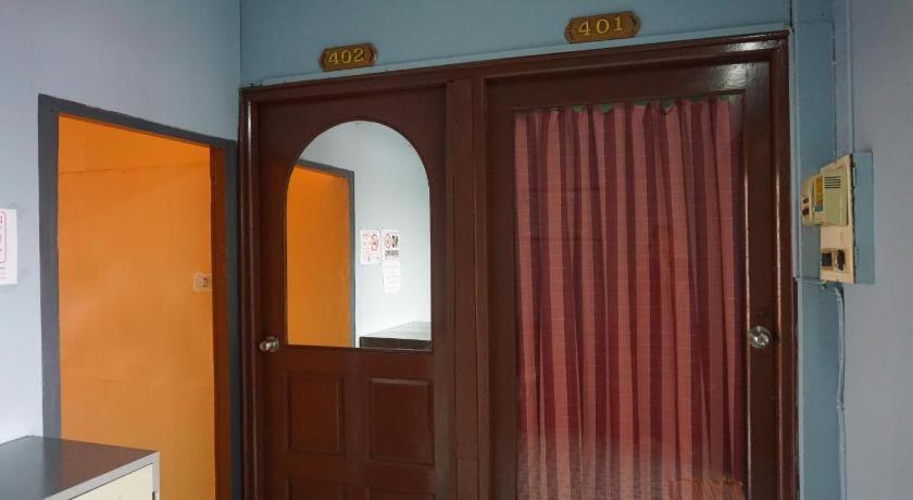 Oyo 730 Meedee Hostel Bangkok Extérieur photo